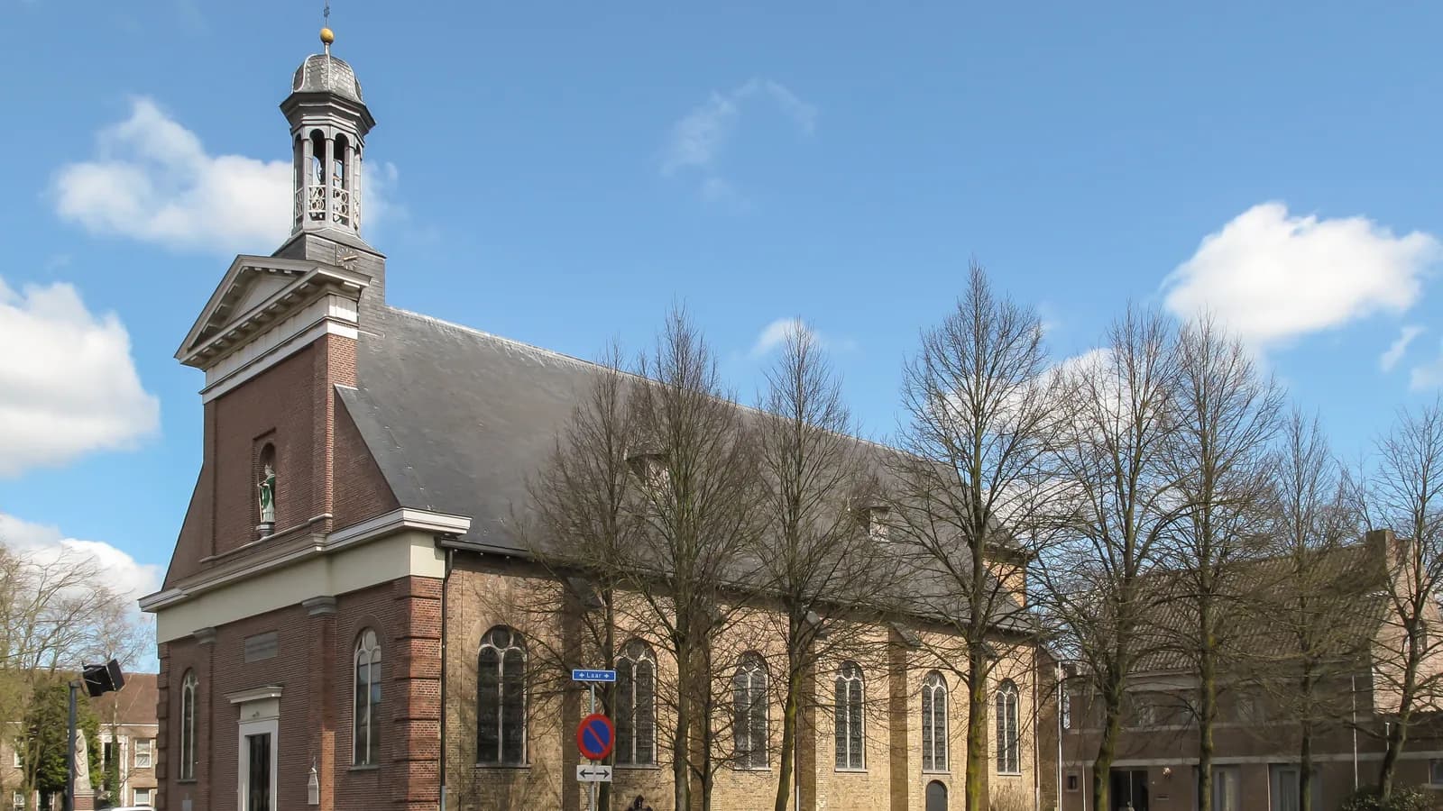 Zicht op de Sint-Lambertuskerk in Nistelrode