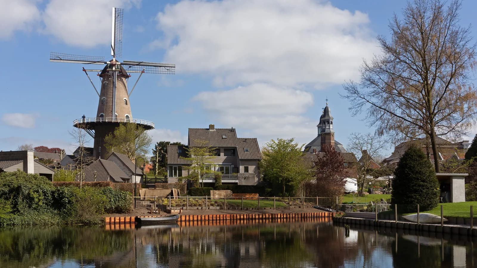 Zicht op molen De Nijverheid in Ravenstein