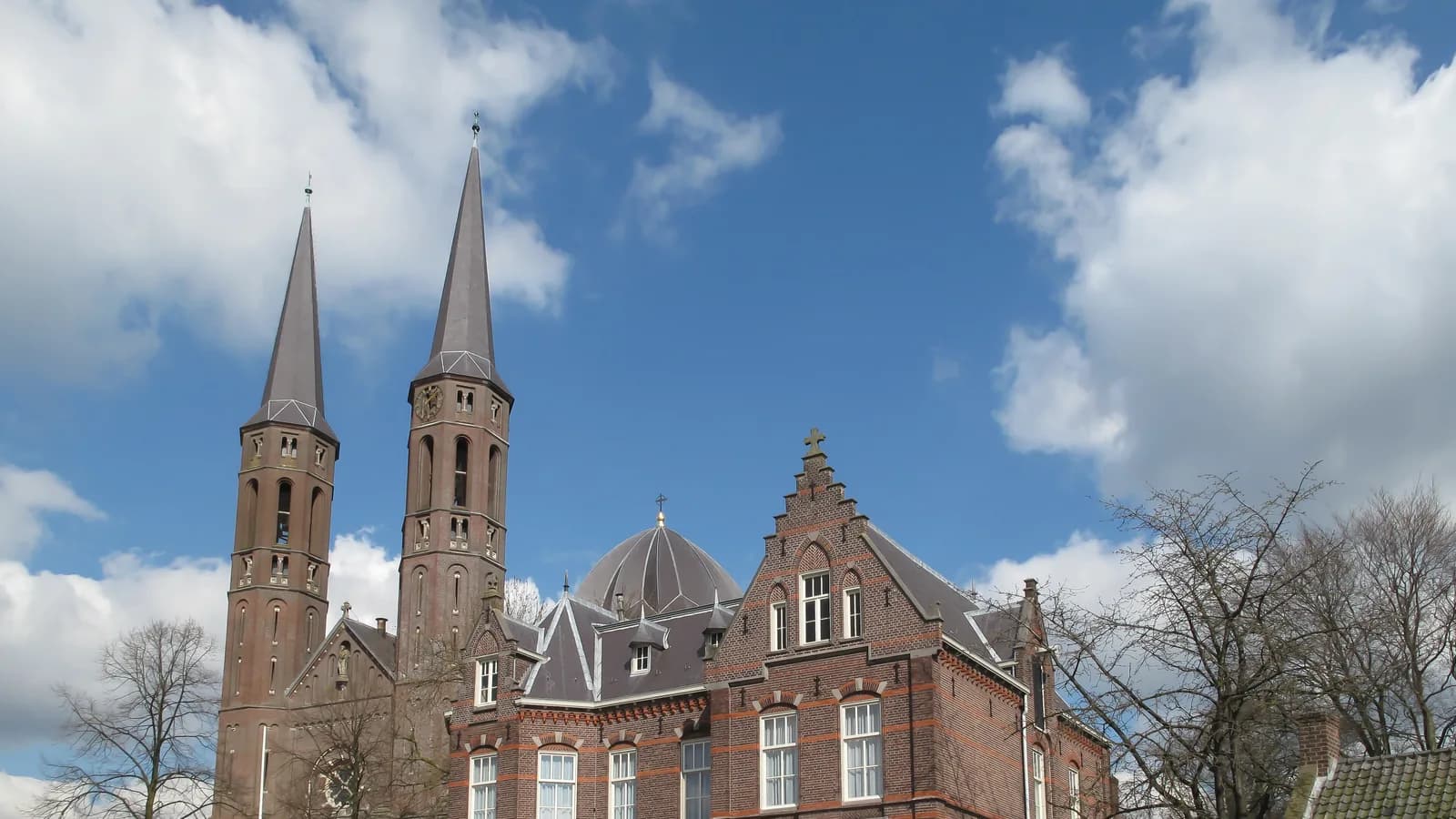 Zicht op de Sint-Petruskerk in Uden
