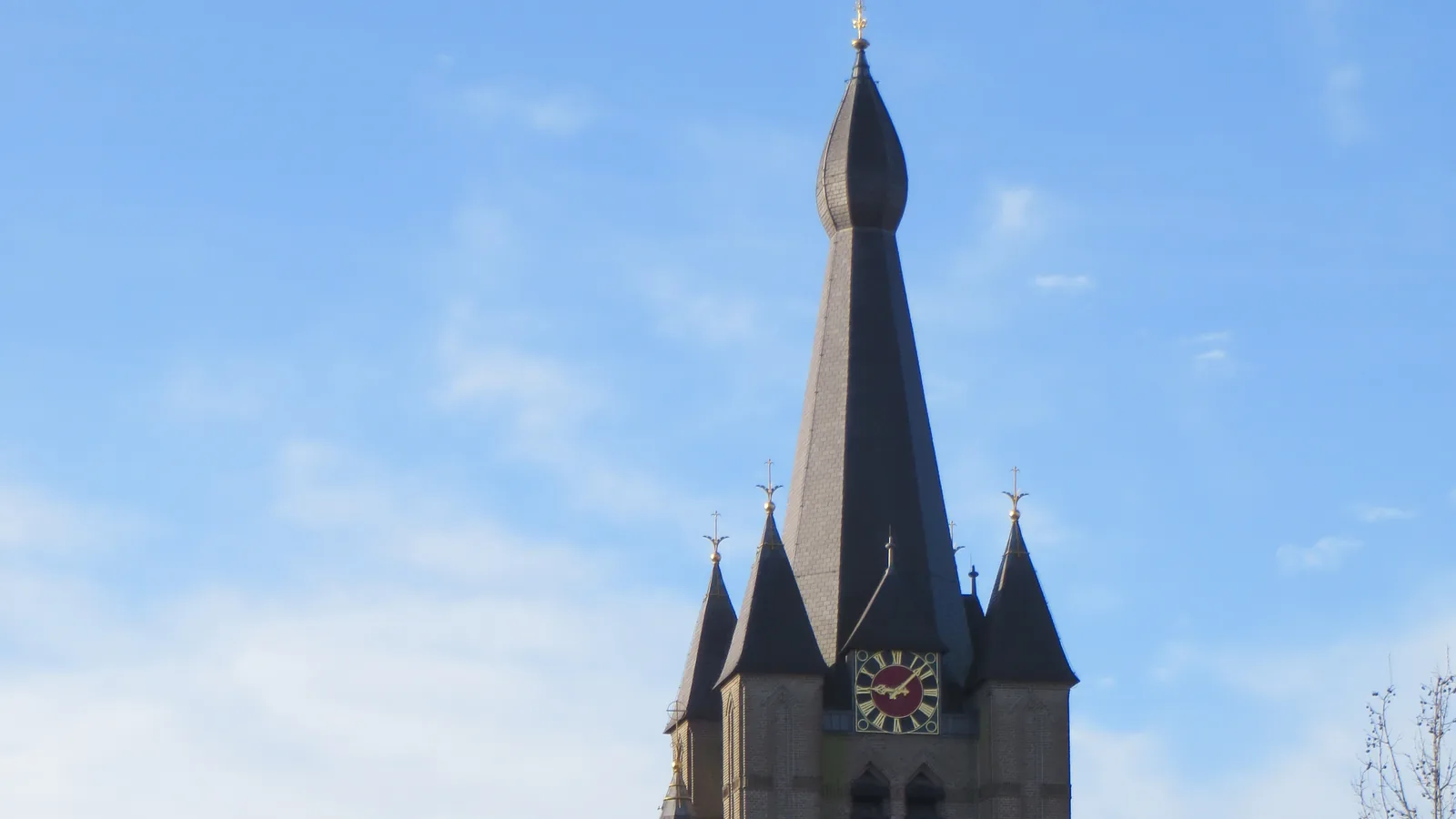 Zicht op de Sint-Nicolaaskerk in Valkenswaard