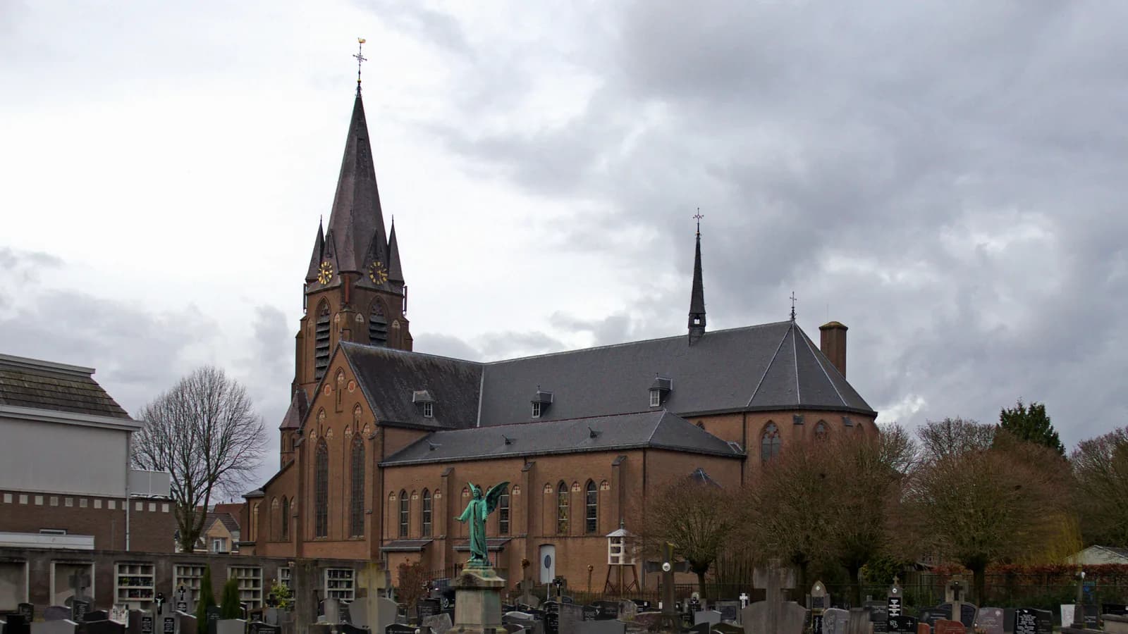 Zicht op de Sint-Caeciliakerk in Veldhoven